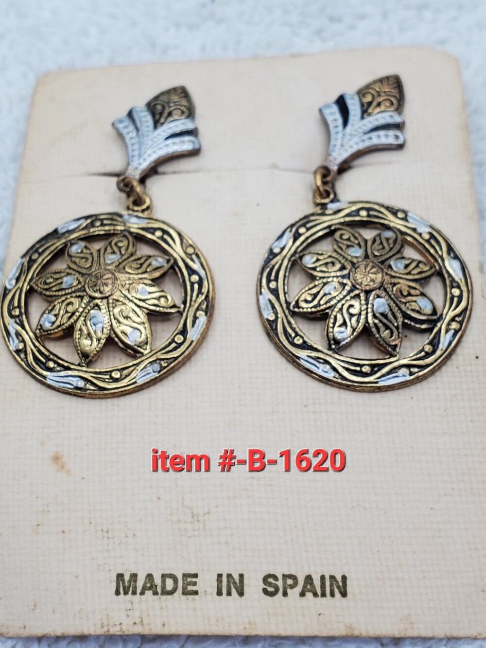 1 Pair of Earrings, 1tem # B- 1620,  wt. 10grams.